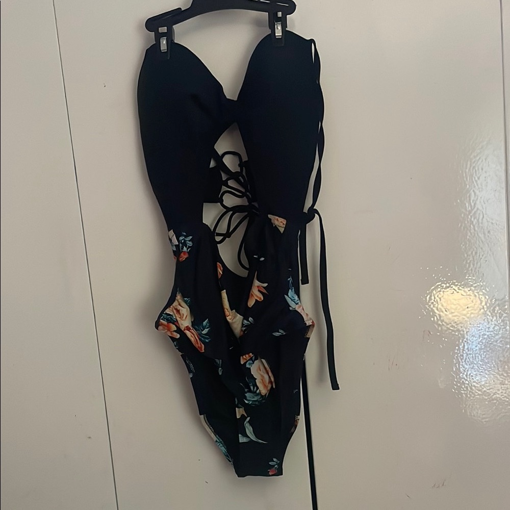 Cupshe Black One Piece Swimsuit with Plunging V-Neckline